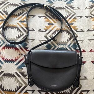 Skagen Black Leather Crossbody Saddle Bag with Curved Flap